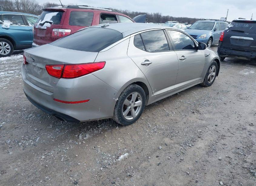 Photo 4 of 2015 Kia Optima LX (VIN 5XXGM4A70FG469828)