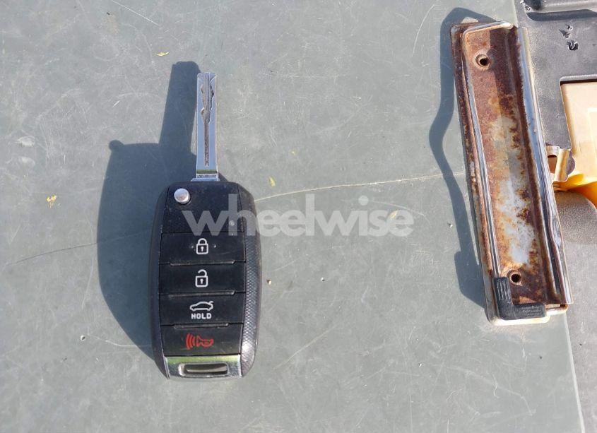 Photo 11 of 2015 Kia Optima LX (VIN 5XXGM4A70FG472129)