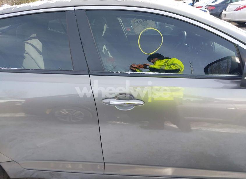 Photo 13 of 2012 Kia Optima LX (VIN 5XXGM4A71CG076786)