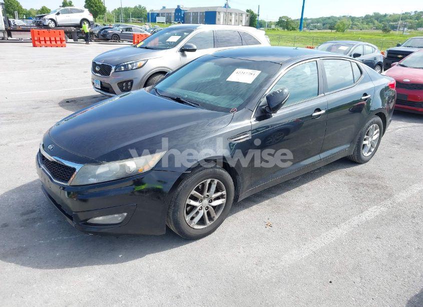 Photo 2 of 2013 Kia Optima LX (VIN 5XXGM4A71DG130864)