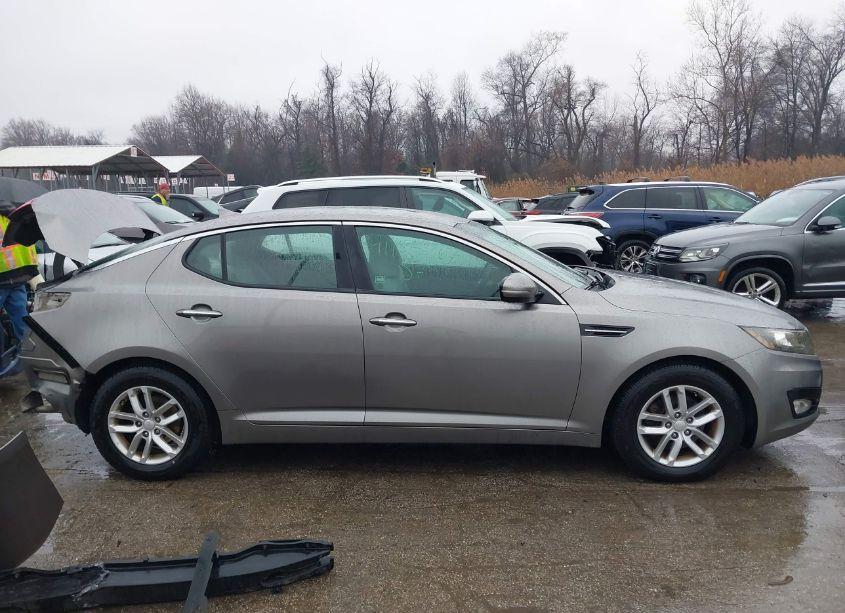 Photo 13 of 2013 Kia Optima LX (VIN 5XXGM4A71DG134087)