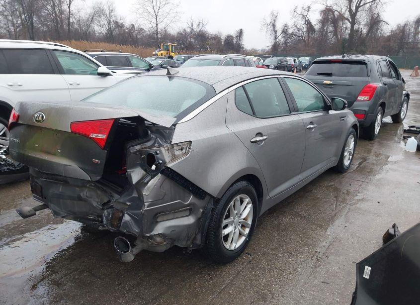Photo 4 of 2013 Kia Optima LX (VIN 5XXGM4A71DG134087)
