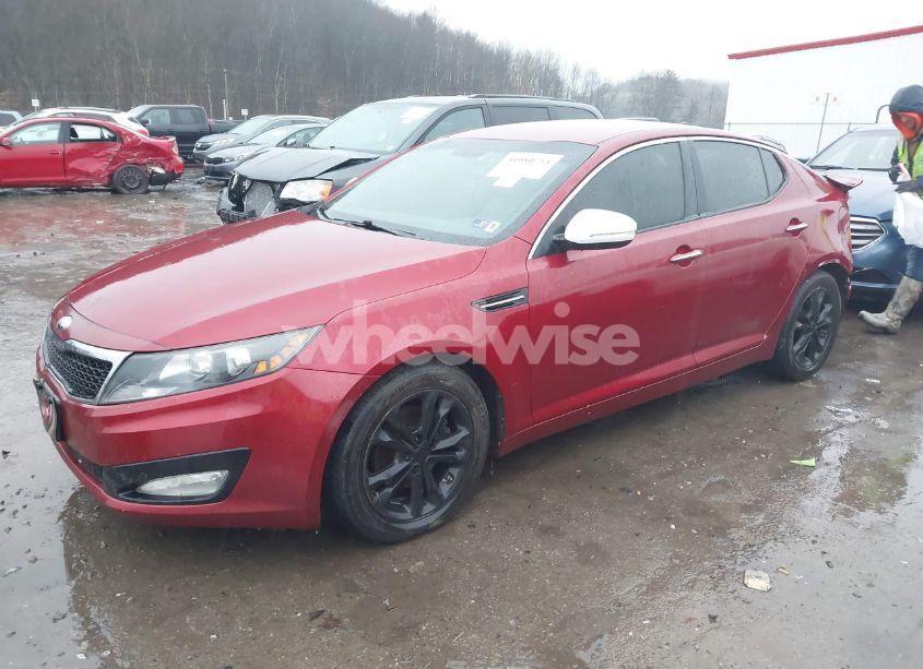 Photo 2 of 2013 Kia Optima LX (VIN 5XXGM4A71DG199327)