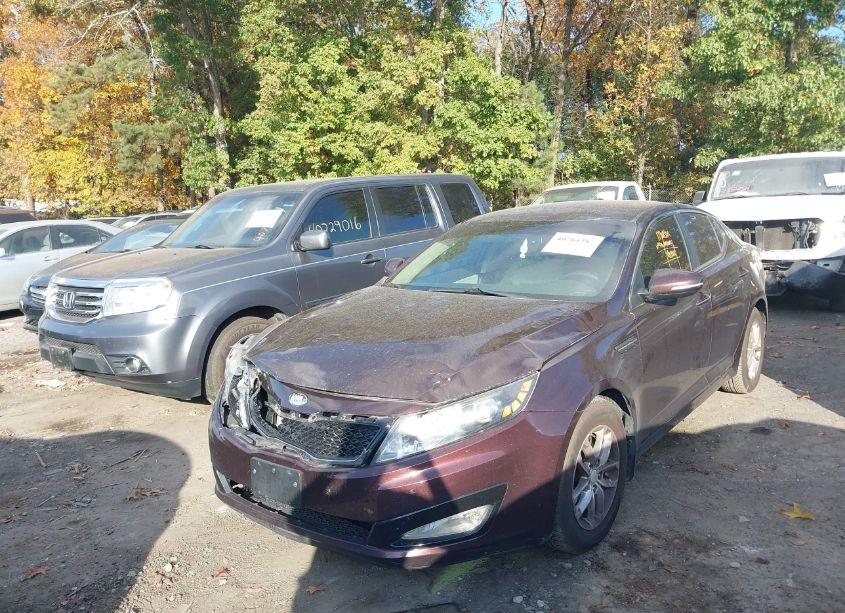 Photo 2 of 2013 Kia Optima LX (VIN 5XXGM4A71DG245769)