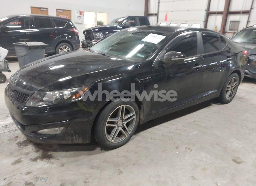 Photo 2 of 2013 Kia Optima LX (VIN 5XXGM4A71DG258831)