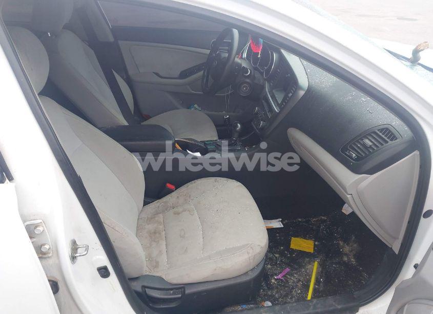 Photo 5 of 2014 Kia Optima LX (VIN 5XXGM4A71EG303834)