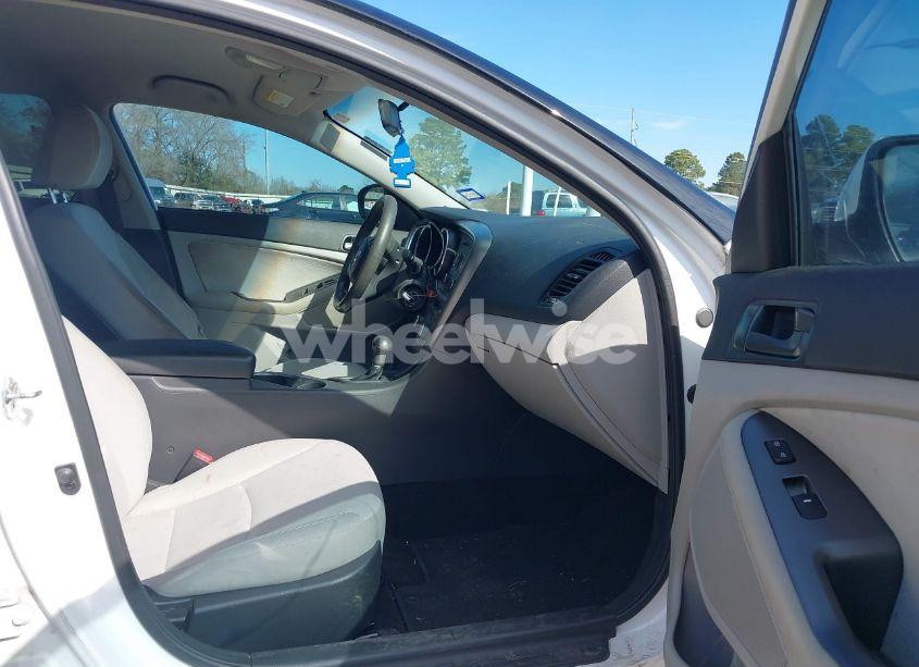 Photo 5 of 2014 Kia Optima LX (VIN 5XXGM4A71EG306023)