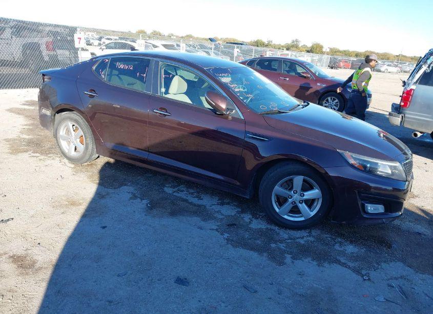 2015 Kia Optima LX (VIN 5XXGM4A71FG426163) main photo