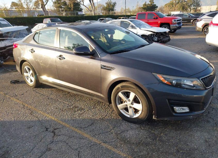 2015 Kia Optima LX (VIN 5XXGM4A71FG445635) main photo