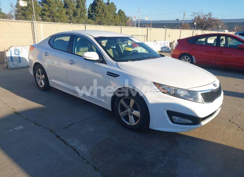 2015 Kia Optima LX (VIN 5XXGM4A71FG513187) main photo