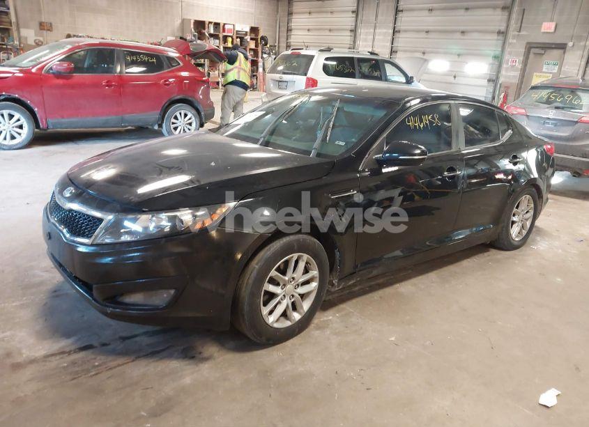 Photo 2 of 2013 Kia Optima LX (VIN 5XXGM4A72DG106332)