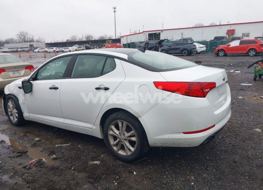 Photo 3 of 2013 Kia Optima LX (VIN 5XXGM4A72DG116343)
