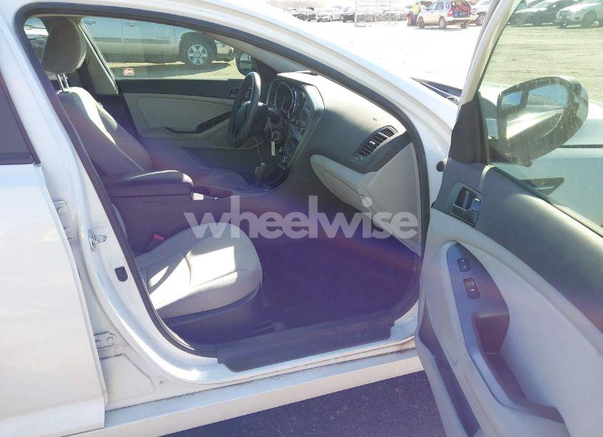 Photo 5 of 2013 Kia Optima LX (VIN 5XXGM4A72DG234036)