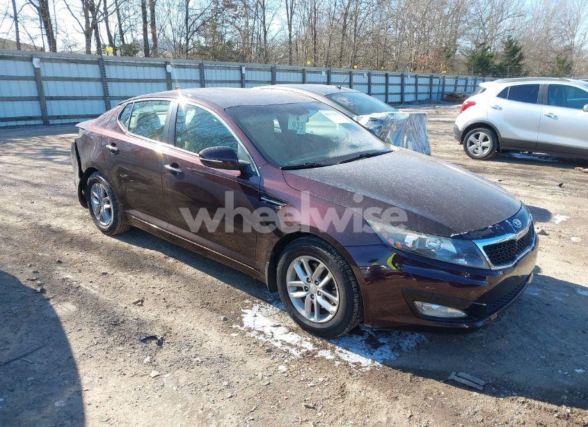 2013 Kia Optima LX (VIN 5XXGM4A72DG245750) main photo