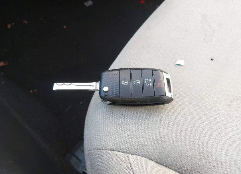 Photo 10 of 2014 Kia Optima LX (VIN 5XXGM4A72EG265093)