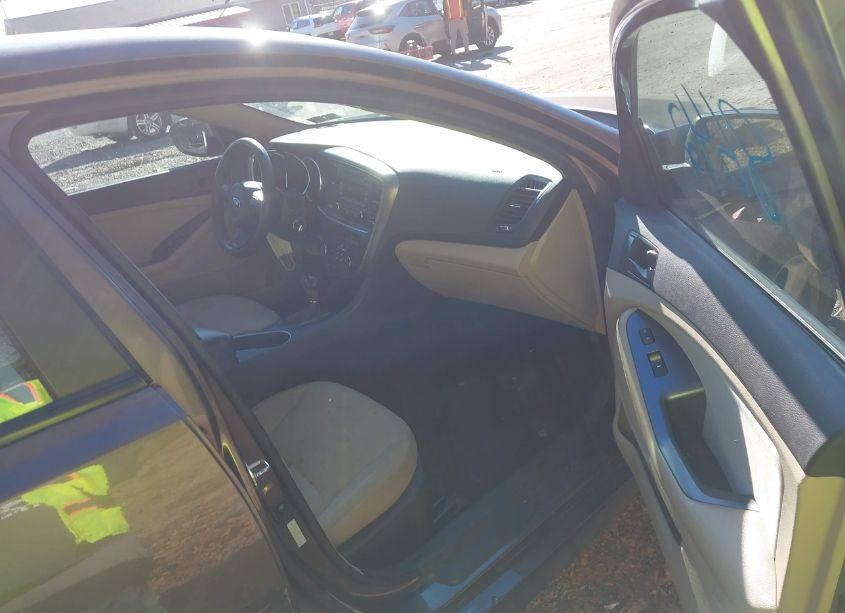 Photo 4 of 2014 Kia Optima LX (VIN 5XXGM4A72EG265093)