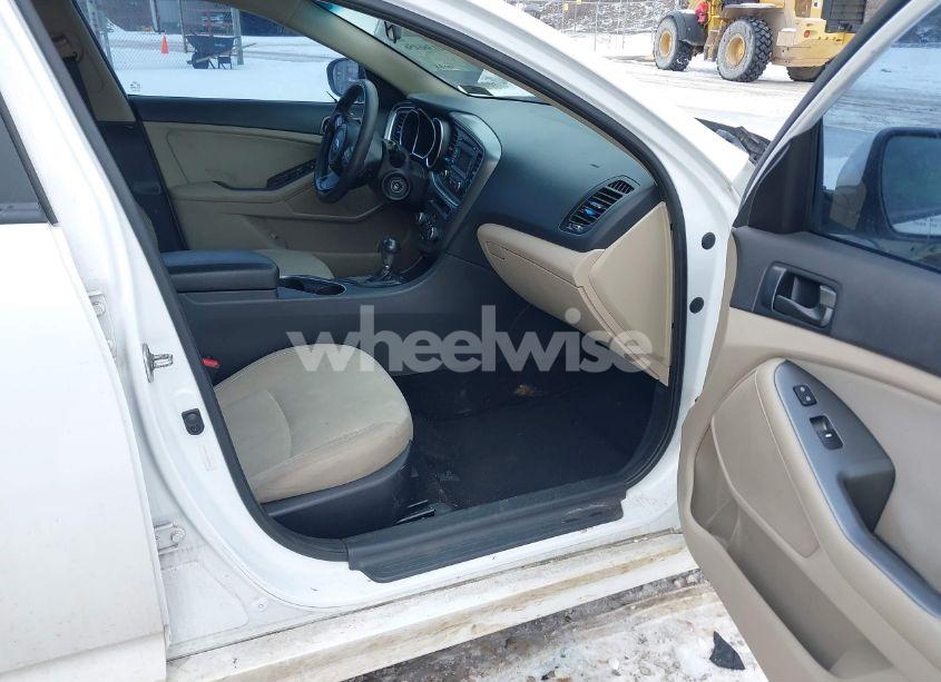 Photo 5 of 2014 Kia Optima LX (VIN 5XXGM4A72EG302241)