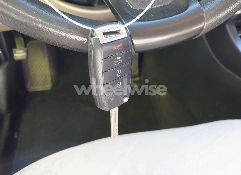 Photo 11 of 2015 Kia Optima LX (VIN 5XXGM4A72FG371173)