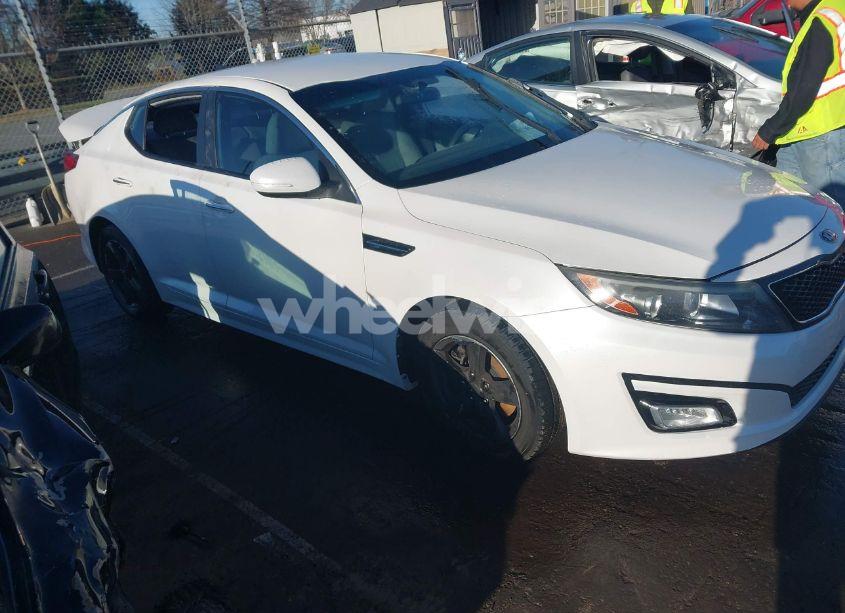 2015 Kia Optima LX (VIN 5XXGM4A72FG376907) main photo