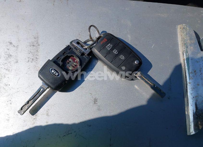 Photo 11 of 2015 Kia Optima LX (VIN 5XXGM4A72FG393352)