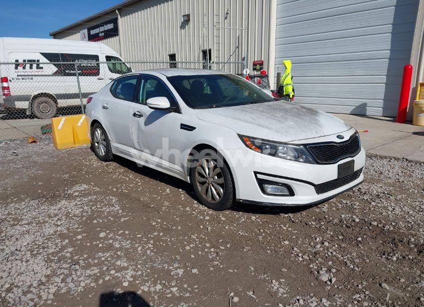 2015 Kia Optima LX (VIN 5XXGM4A72FG443165) main photo