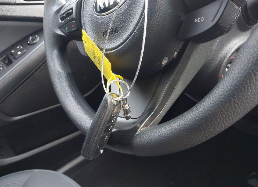 Photo 11 of 2015 Kia Optima LX (VIN 5XXGM4A72FG485626)