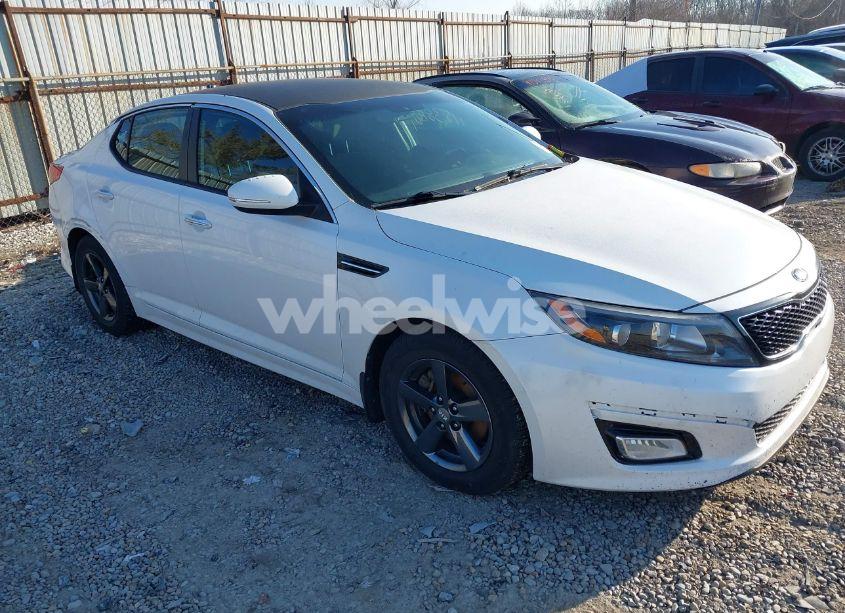 2015 Kia Optima LX (VIN 5XXGM4A72FG486002) main photo