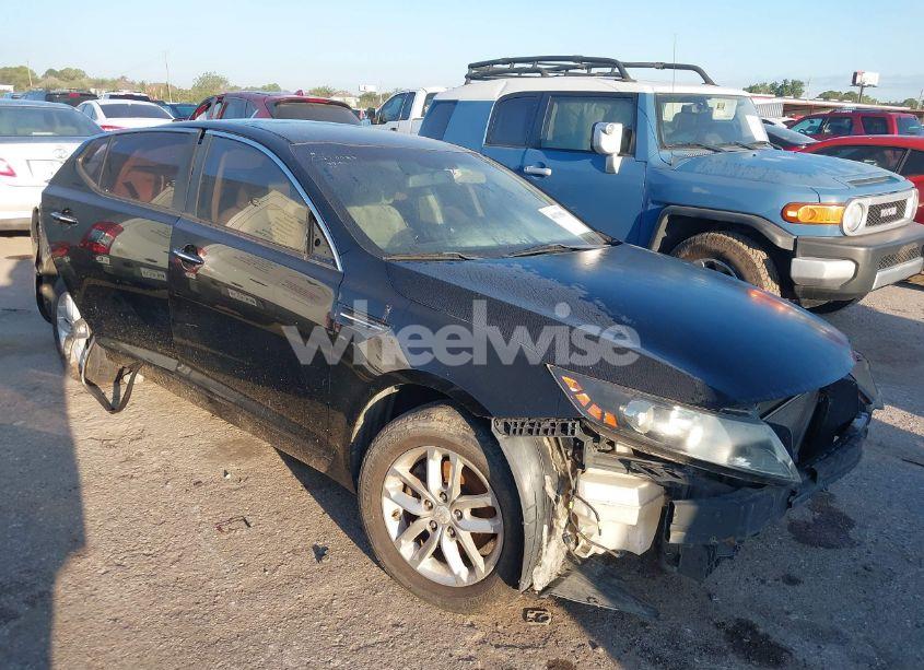 2013 Kia Optima LX (VIN 5XXGM4A73DG210327) main photo