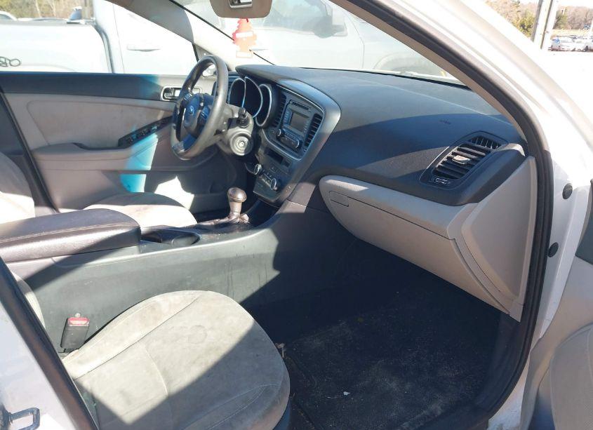 Photo 5 of 2014 Kia Optima LX (VIN 5XXGM4A73EG296143)