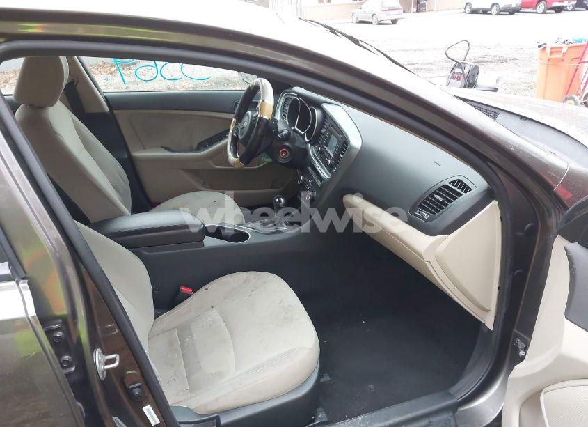 Photo 5 of 2014 Kia Optima LX (VIN 5XXGM4A73EG305424)