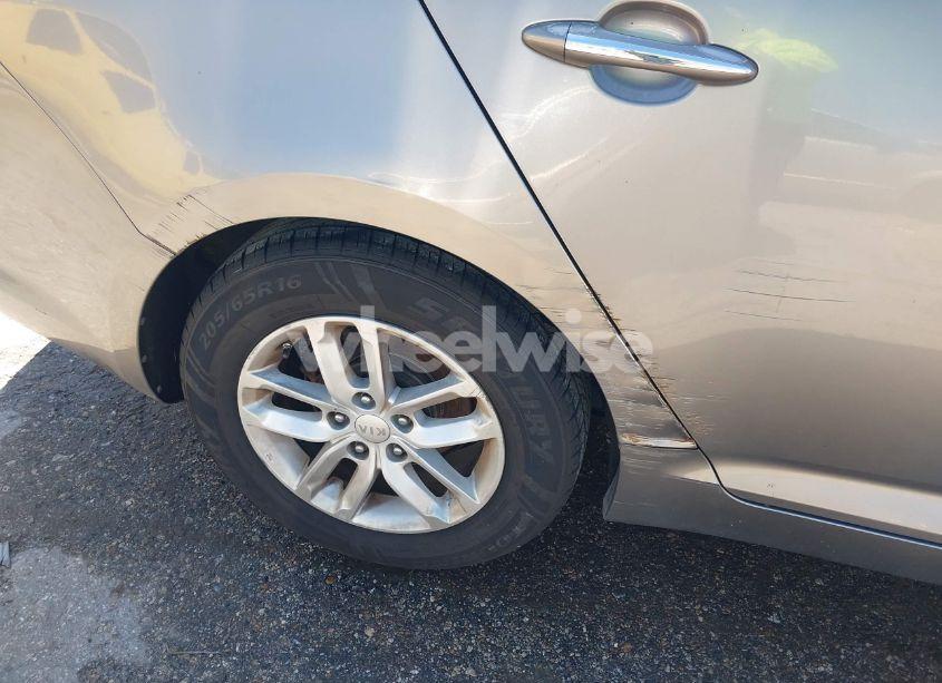 Photo 6 of 2012 Kia Optima LX (VIN 5XXGM4A74CG020065)