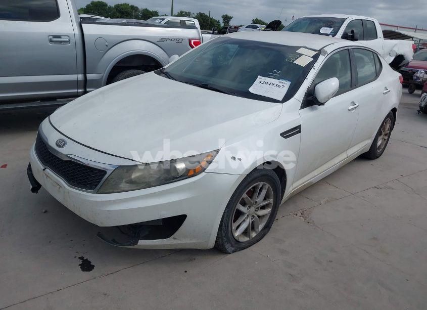 Photo 2 of 2013 Kia Optima LX (VIN 5XXGM4A74DG142720)