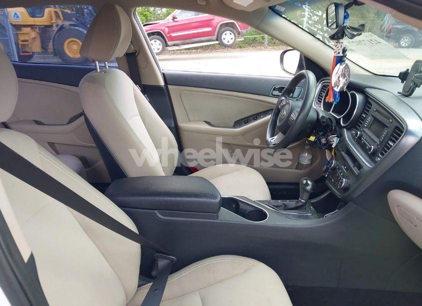 Photo 5 of 2014 Kia Optima LX (VIN 5XXGM4A74EG317632)