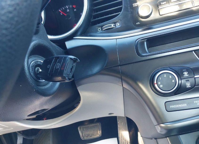 Photo 11 of 2015 Kia Optima LX (VIN 5XXGM4A74FG360563)