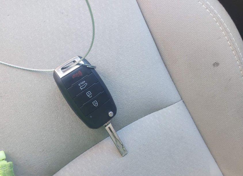 Photo 11 of 2015 Kia Optima LX (VIN 5XXGM4A74FG401967)