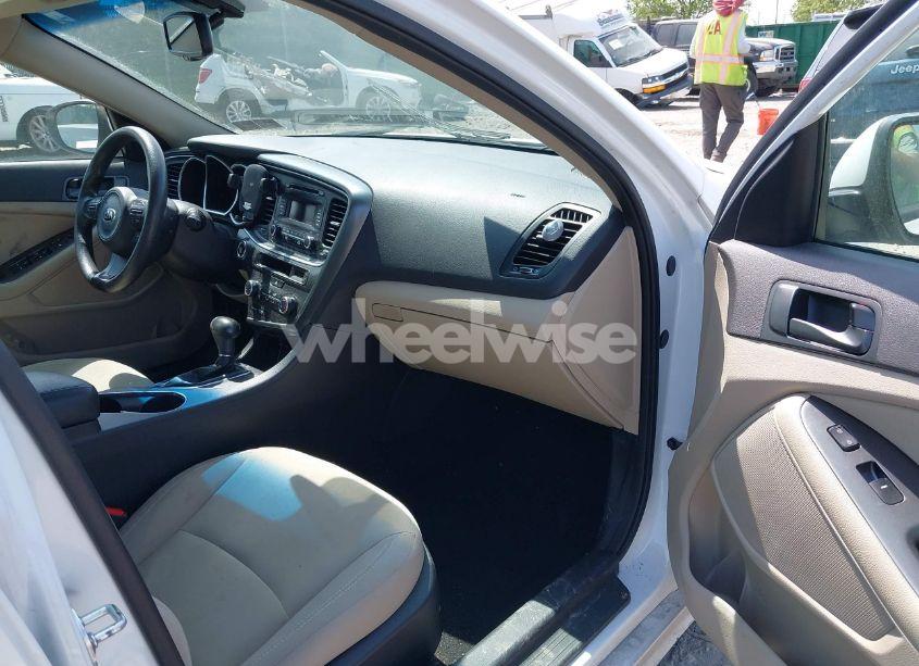 Photo 5 of 2015 Kia Optima LX (VIN 5XXGM4A74FG496305)