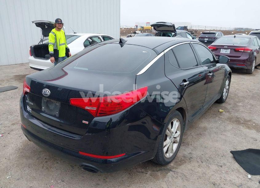 Photo 4 of 2013 Kia Optima LX (VIN 5XXGM4A75DG094337)