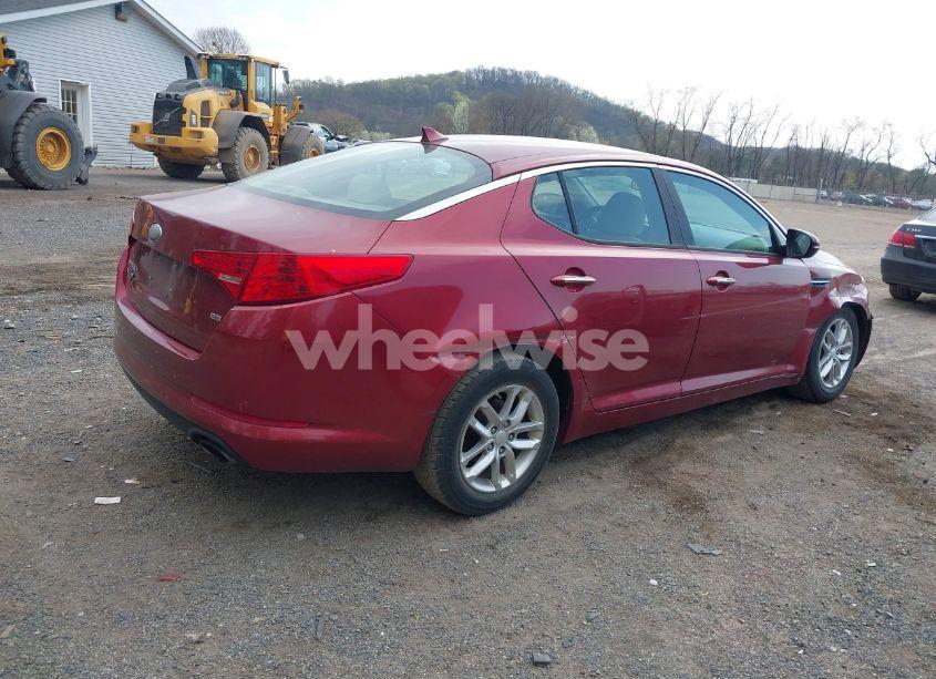 Photo 4 of 2013 Kia Optima LX (VIN 5XXGM4A75DG112495)