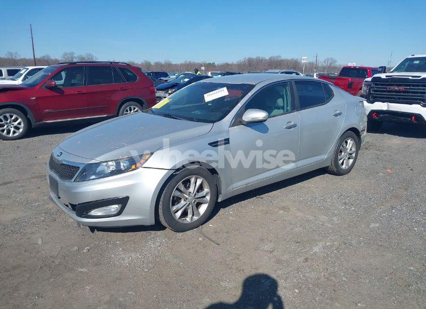 Photo 2 of 2013 Kia Optima LX (VIN 5XXGM4A75DG122170)