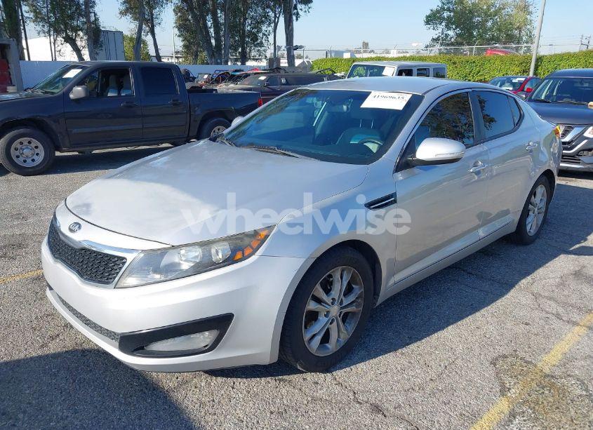 Photo 2 of 2013 Kia Optima LX (VIN 5XXGM4A75DG198827)