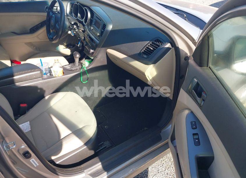 Photo 5 of 2014 Kia Optima LX (VIN 5XXGM4A75EG315789)