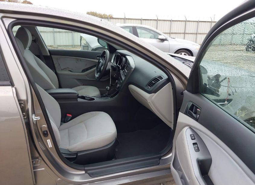 Photo 5 of 2014 Kia Optima LX (VIN 5XXGM4A75EG333029)