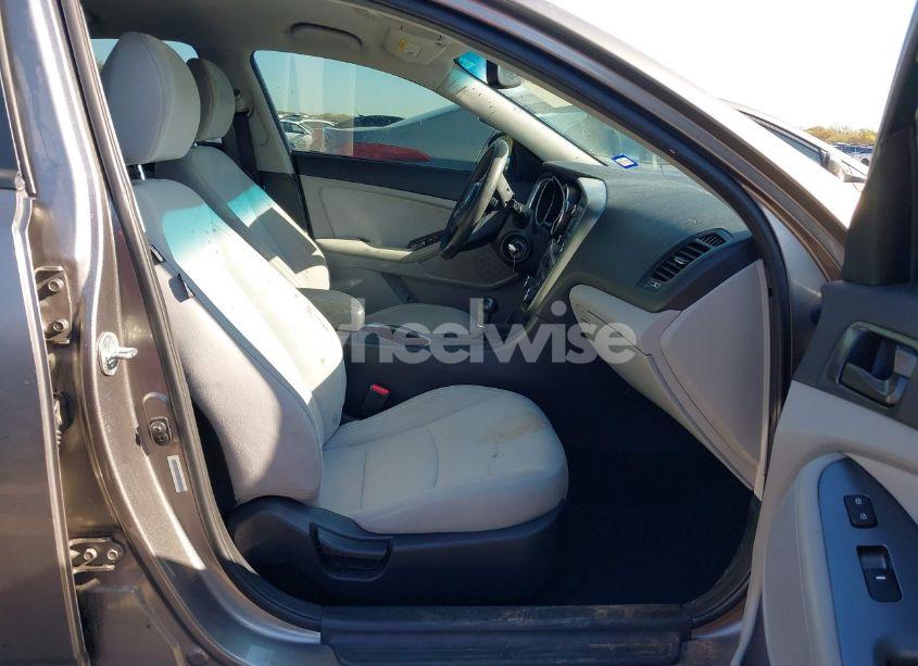 Photo 5 of 2014 Kia Optima LX (VIN 5XXGM4A75EG333046)