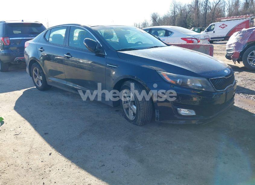 2015 Kia Optima LX (VIN 5XXGM4A75FG381812) main photo