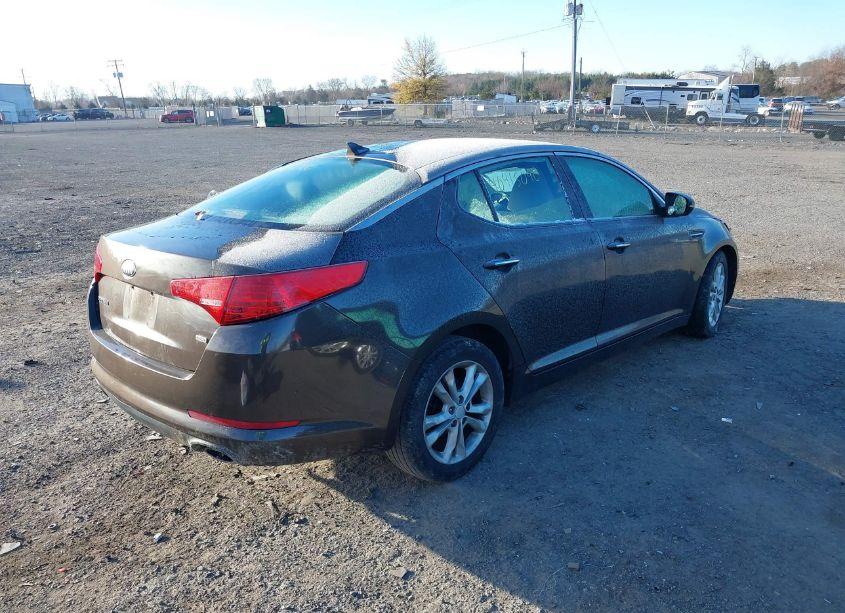 Photo 4 of 2013 Kia Optima LX (VIN 5XXGM4A76DG095156)