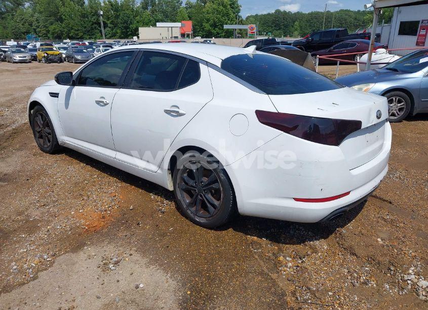 Photo 3 of 2013 Kia Optima LX (VIN 5XXGM4A76DG129838)