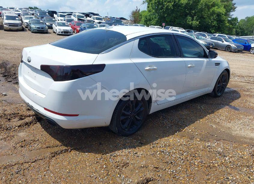 Photo 4 of 2013 Kia Optima LX (VIN 5XXGM4A76DG129838)