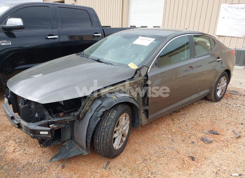 Photo 2 of 2013 Kia Optima LX (VIN 5XXGM4A76DG156179)