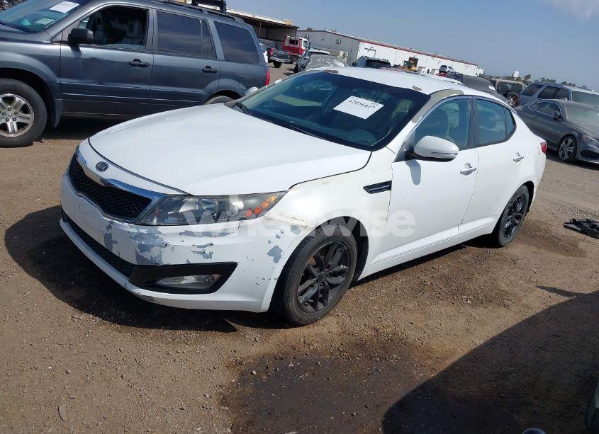 Photo 2 of 2013 Kia Optima LX (VIN 5XXGM4A76DG156327)