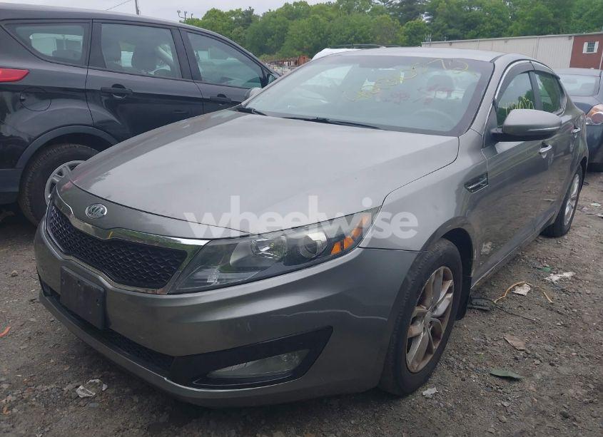 Photo 2 of 2013 Kia Optima LX (VIN 5XXGM4A76DG175685)